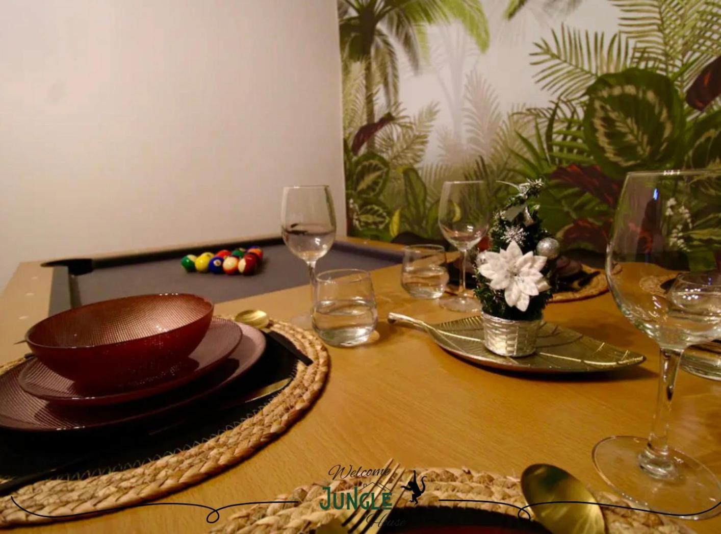 Maison "Jungle House" 90 M2 Billard, Retroprojecteur, Bar A Jeux , Vinyle, Wifi Fibre, Ideal Pro & Famille A Montbrison Esterno foto